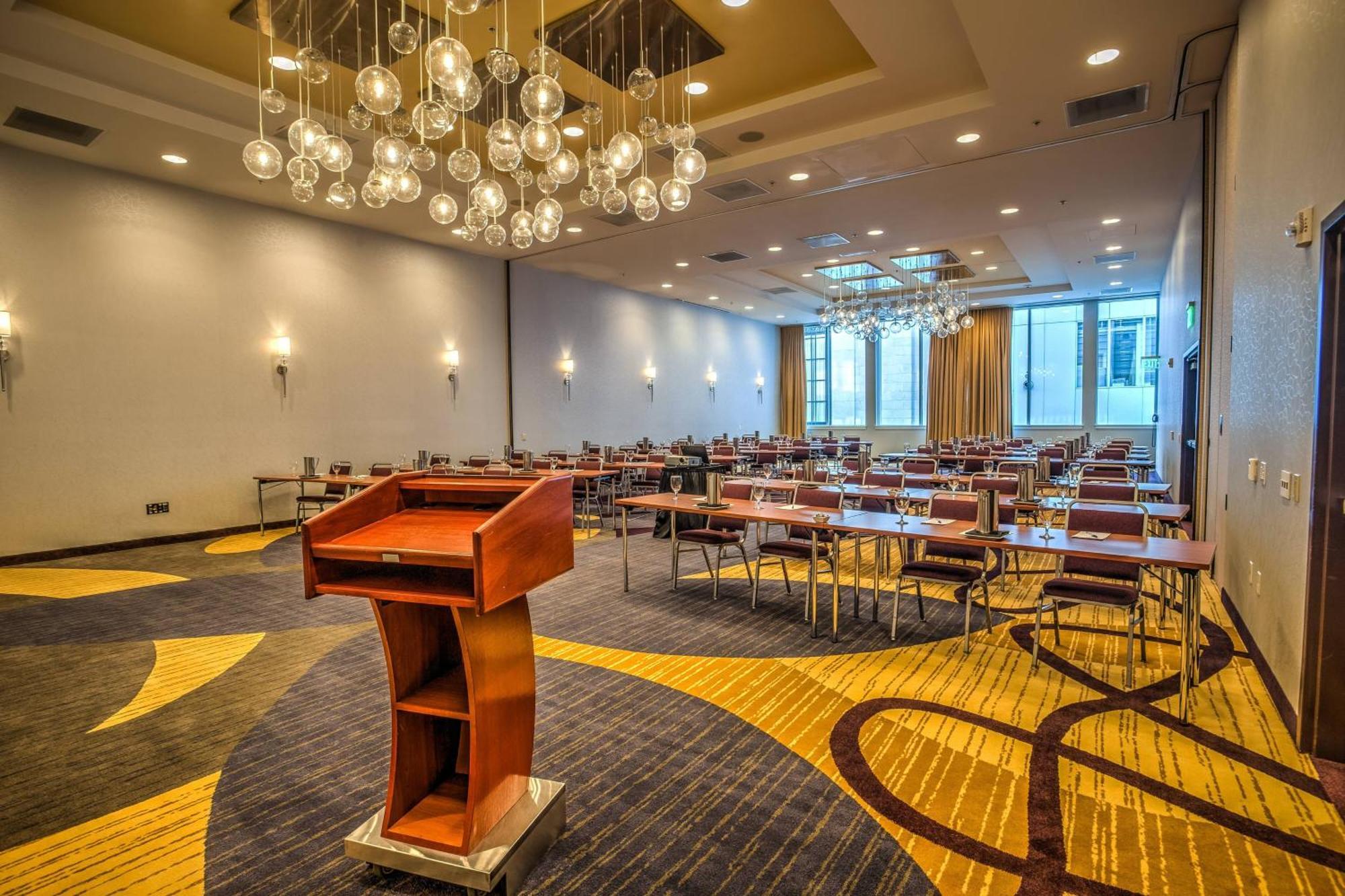Courtyard By Marriott Portland City Center Экстерьер фото